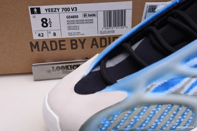 THE YEEZY 700 G54850 GLOW V3 ADIDAS IN DARK 0814